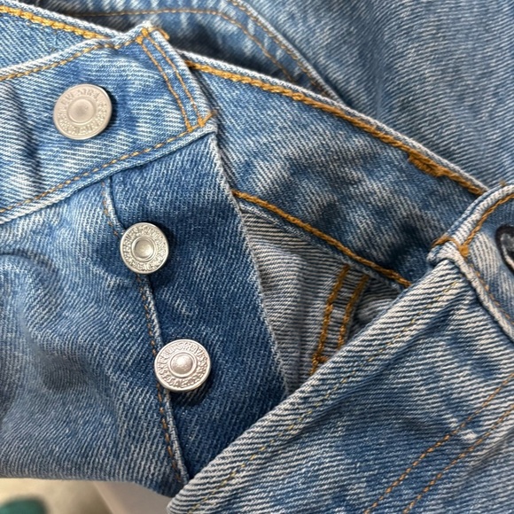 Levi's Shorts - Picture 5 of 8